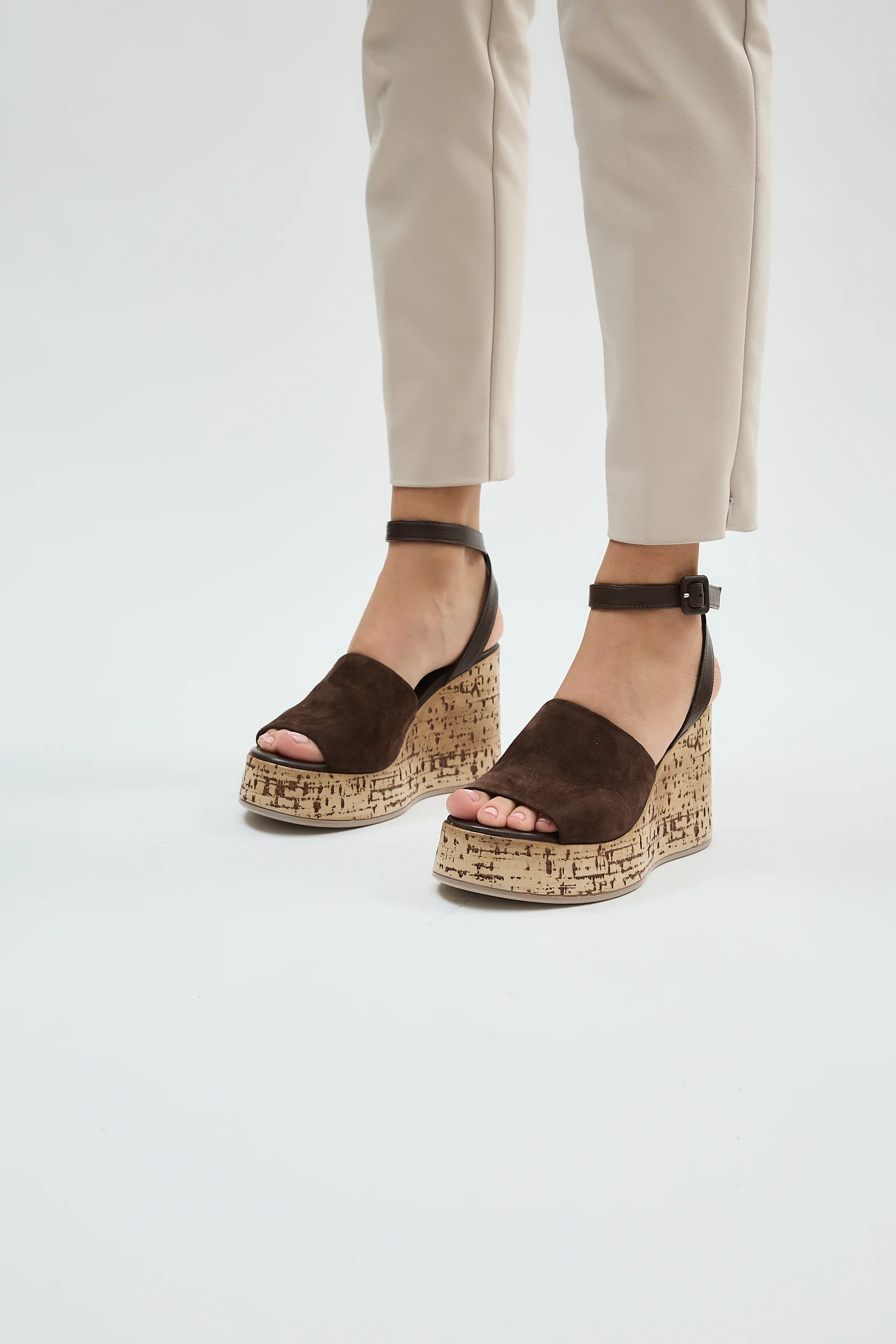 Mindy Brown - Image 13