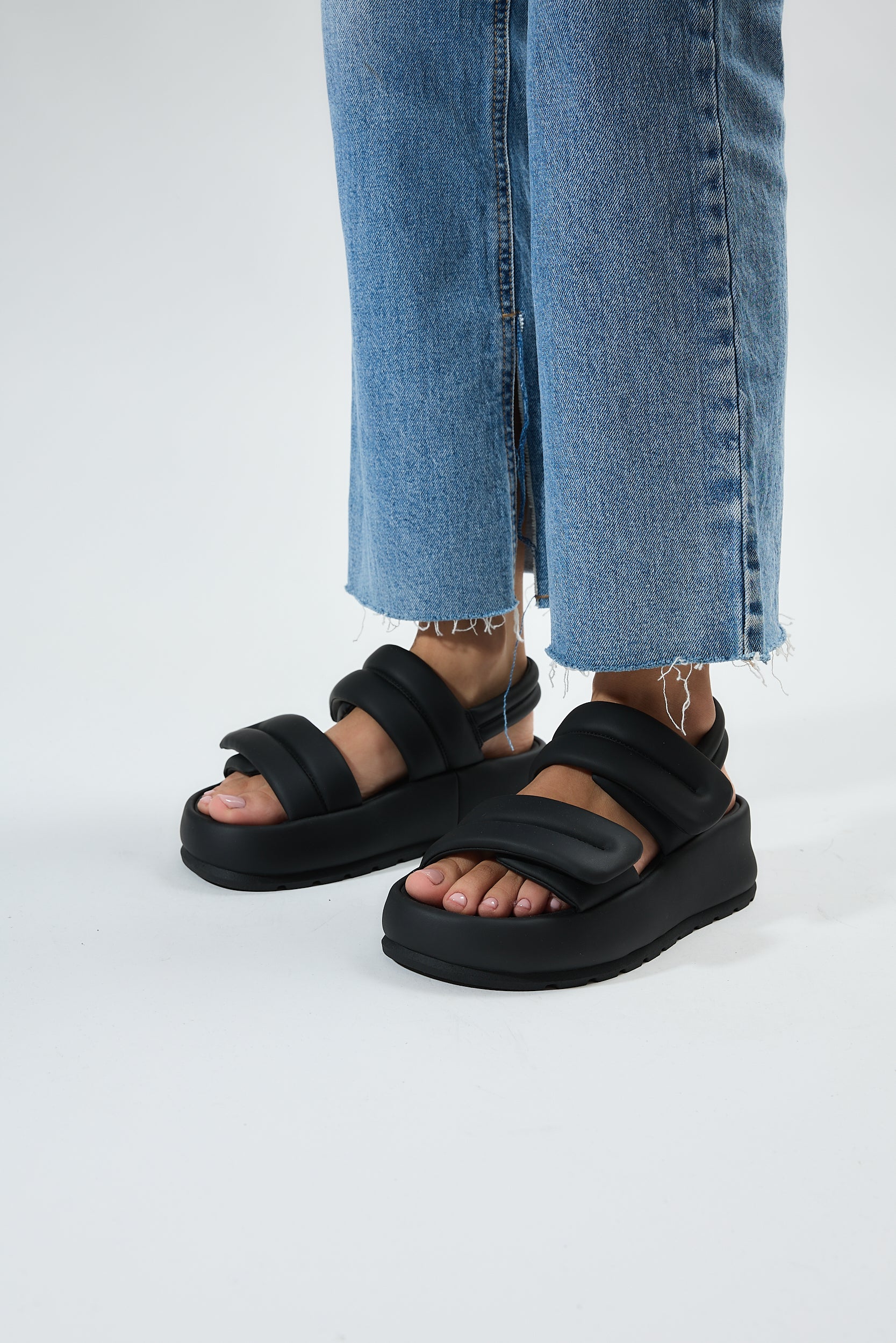 Niceole Black - Image 14