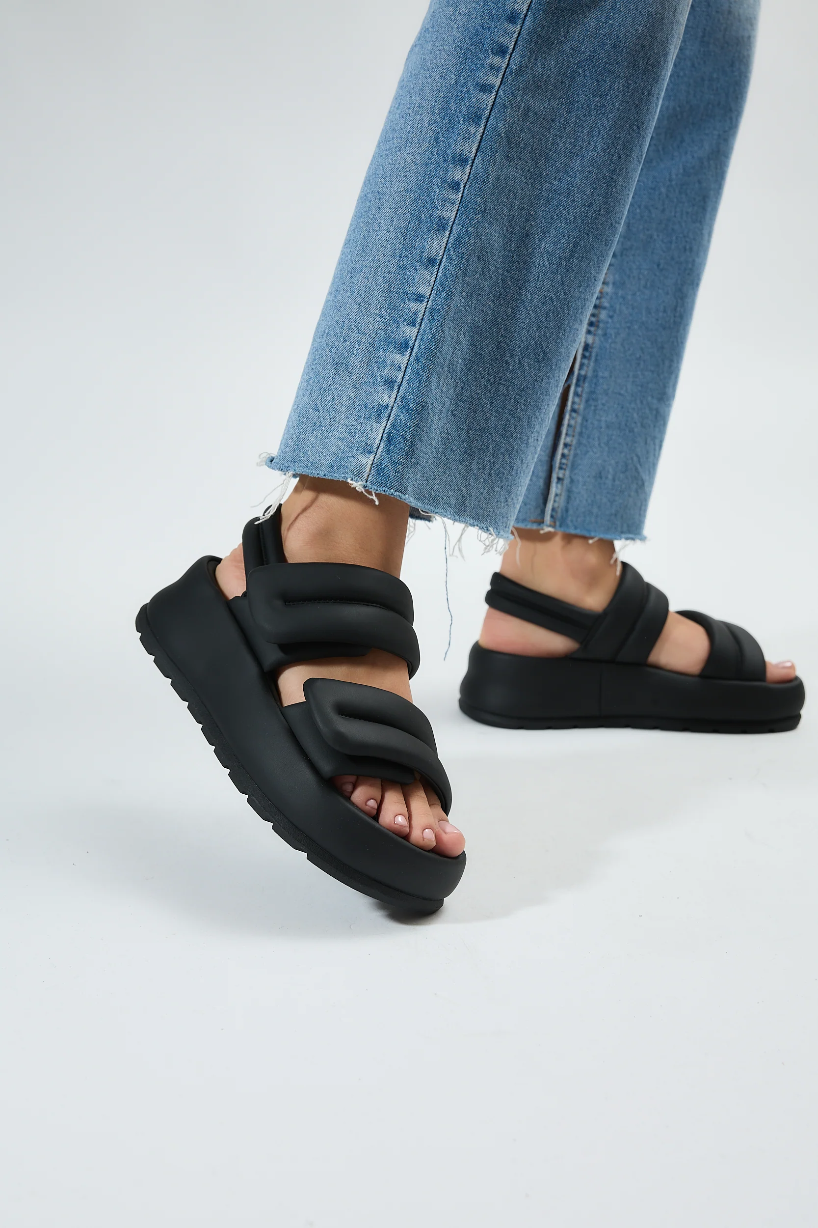Niceole Black - Image 15