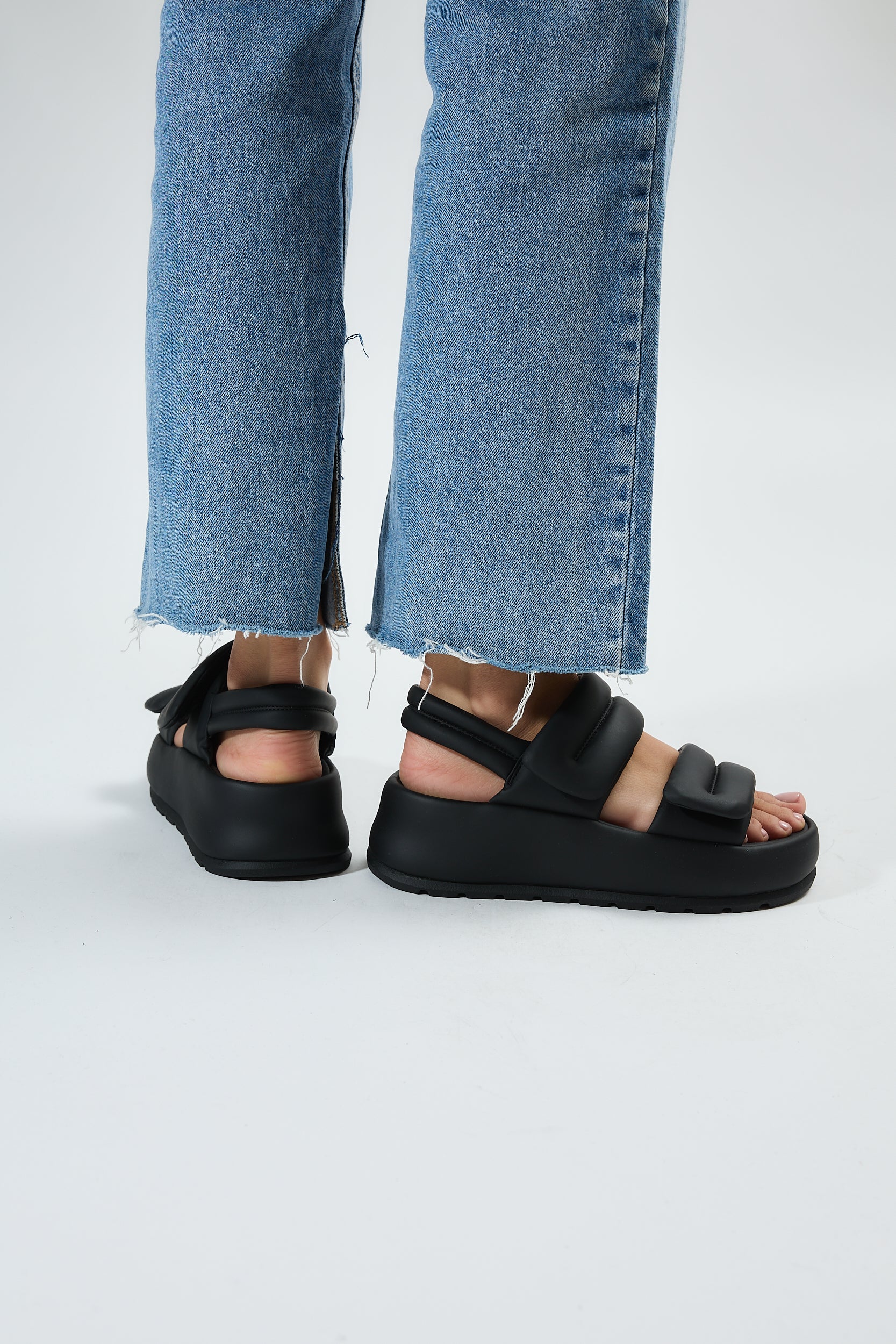 Niceole Black - Image 16