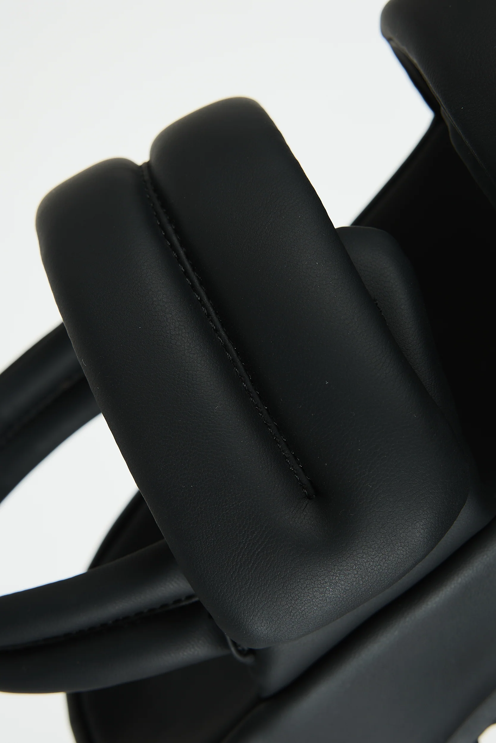 Niceole Black - Image 6