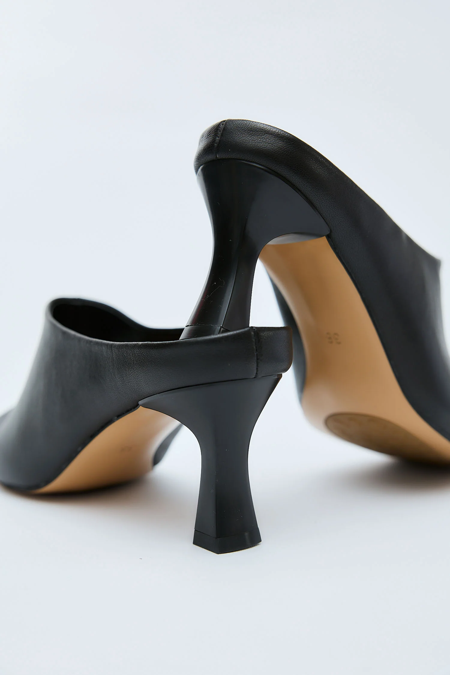 Nora Black - Image 3