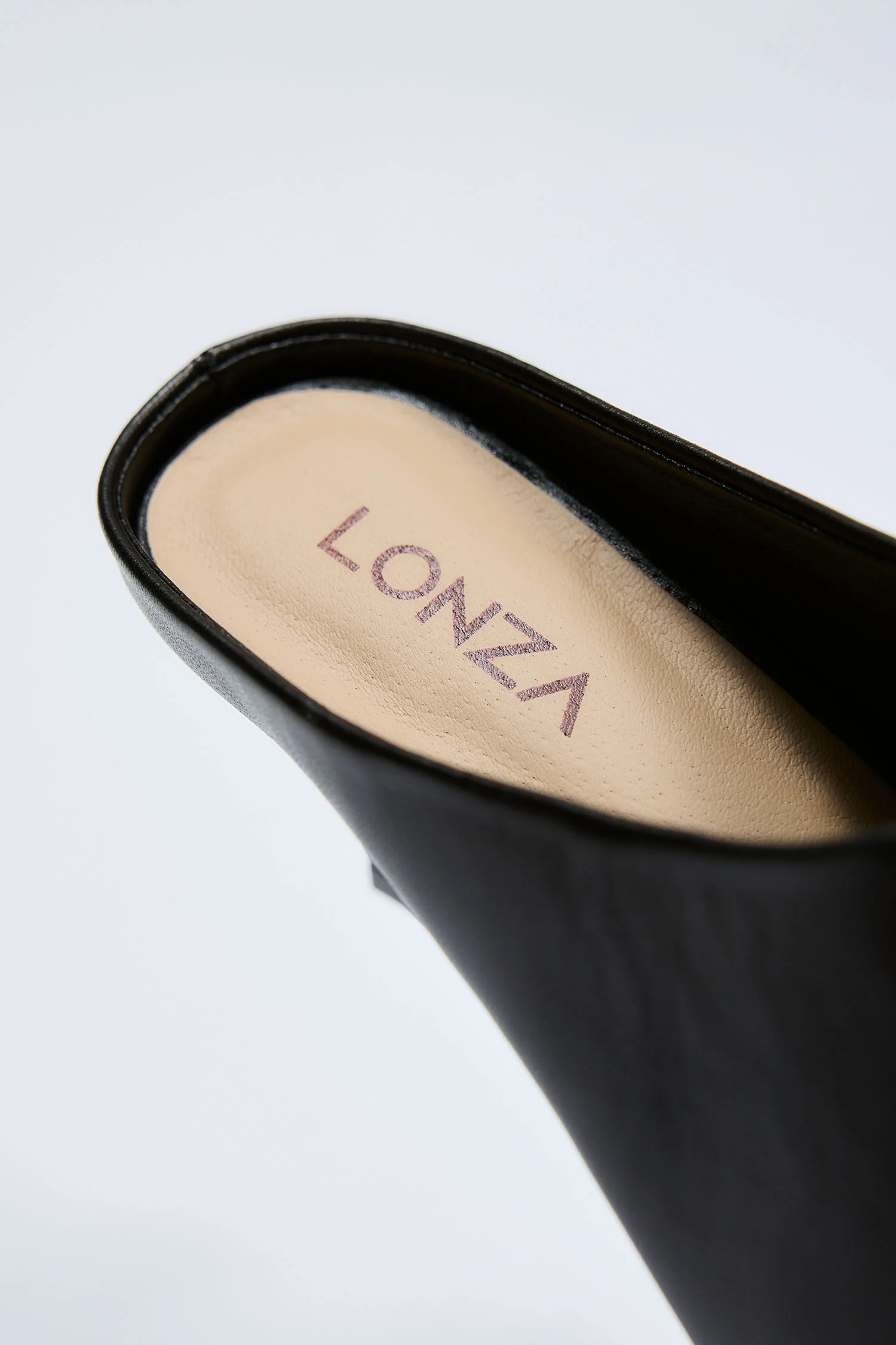 Nora Black - Image 7