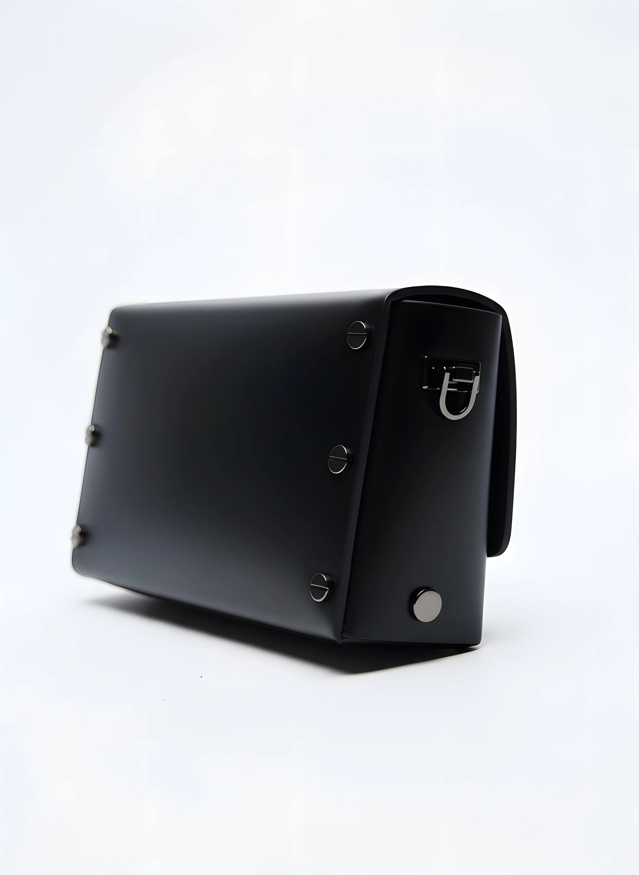 Olivi Black - Image 4