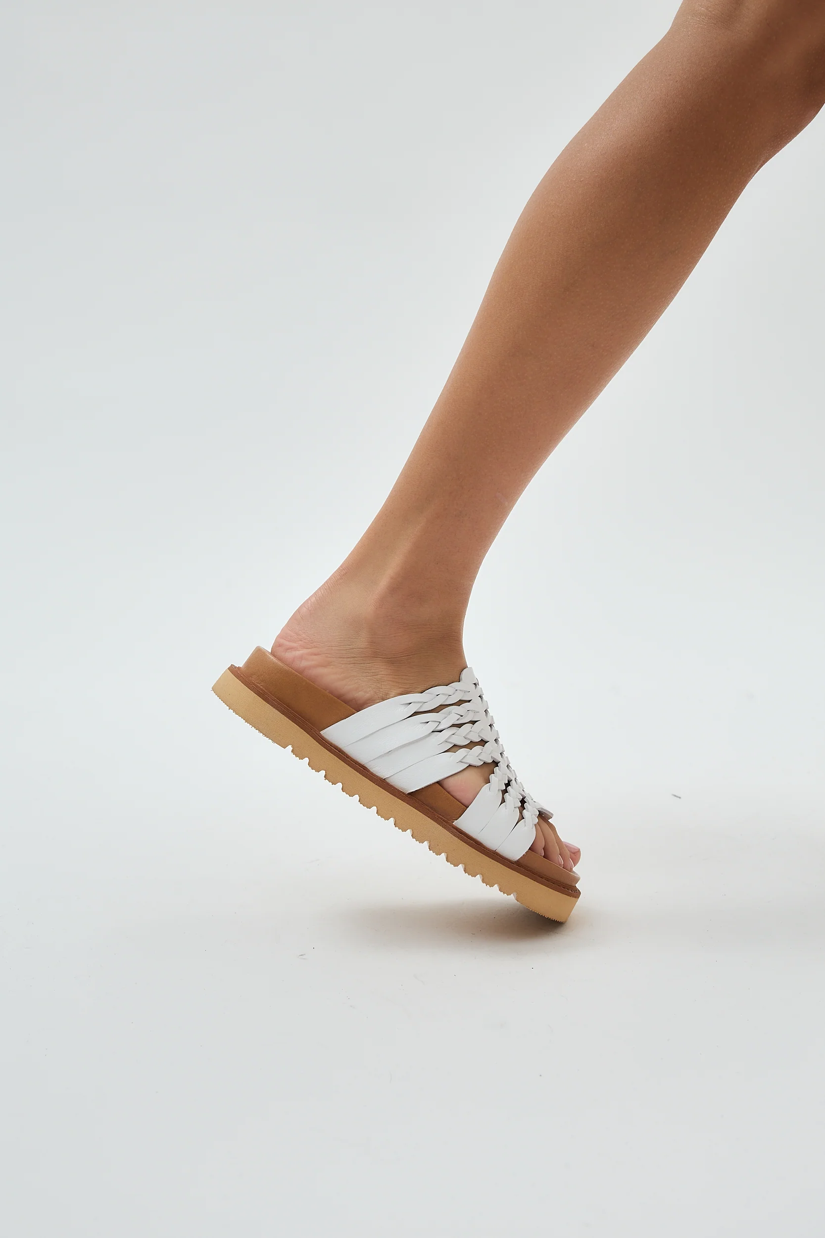 Petra White - Image 15