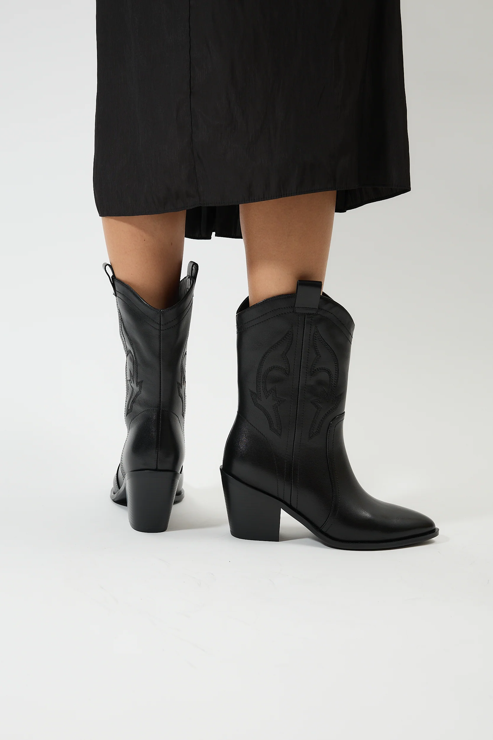 Rhea Black - Image 10
