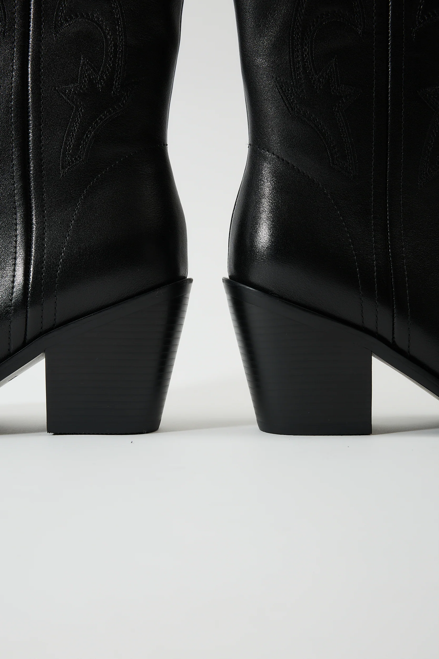 Rhea Black - Image 6