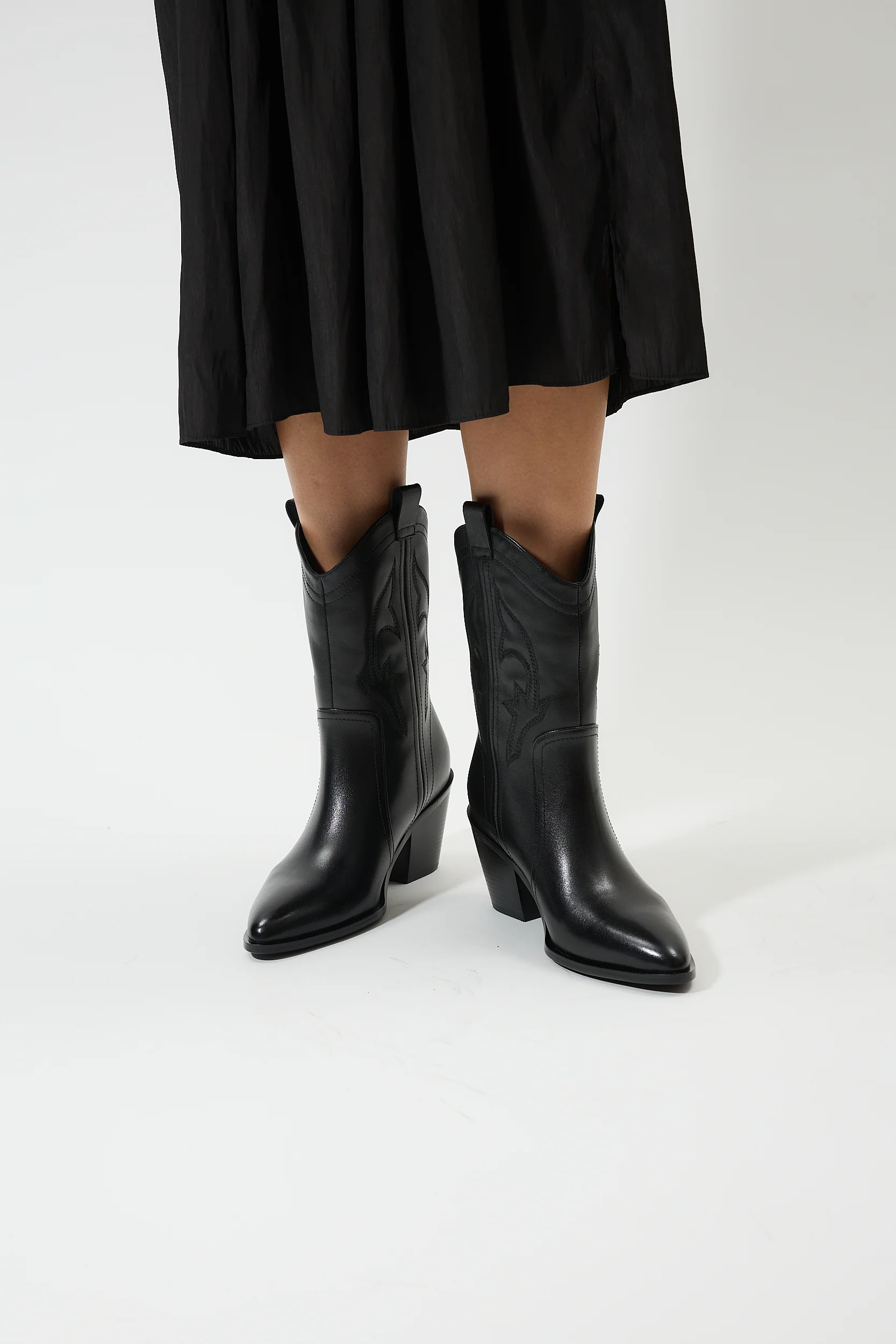 Rhea Black - Image 7