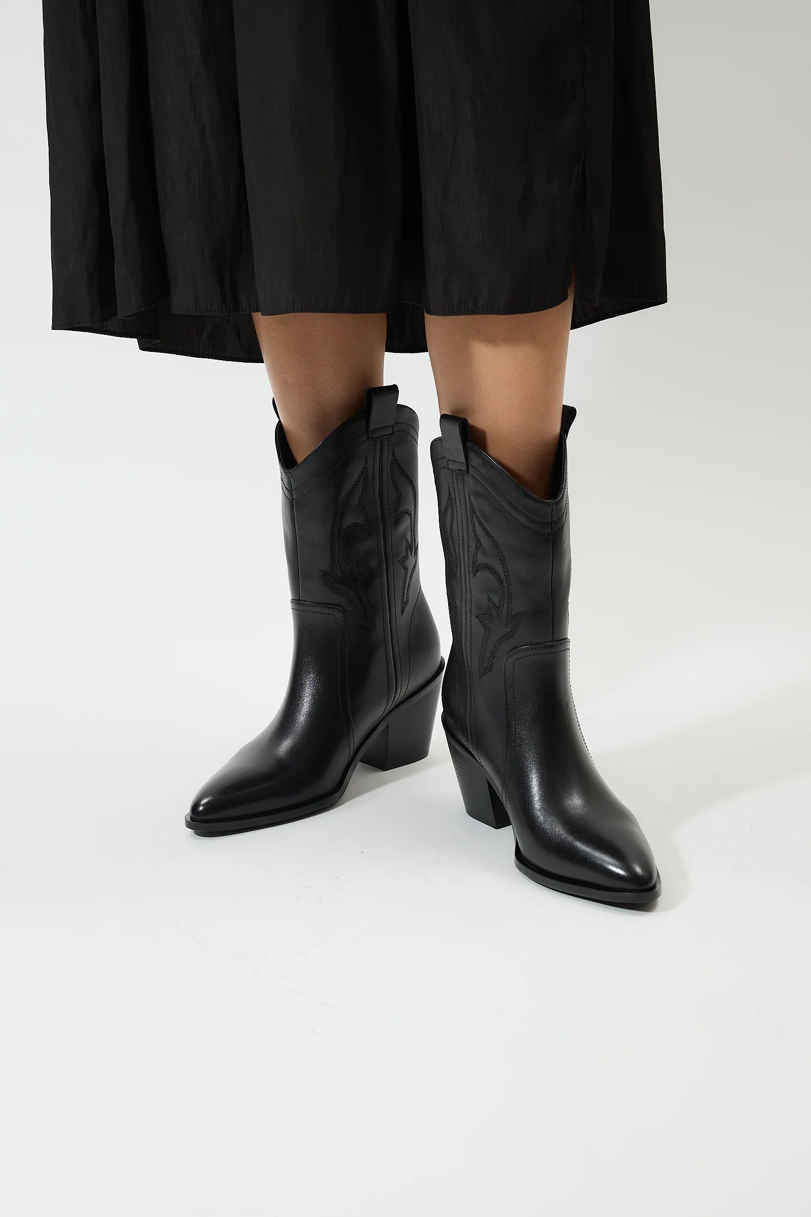 Rhea Black - Image 8