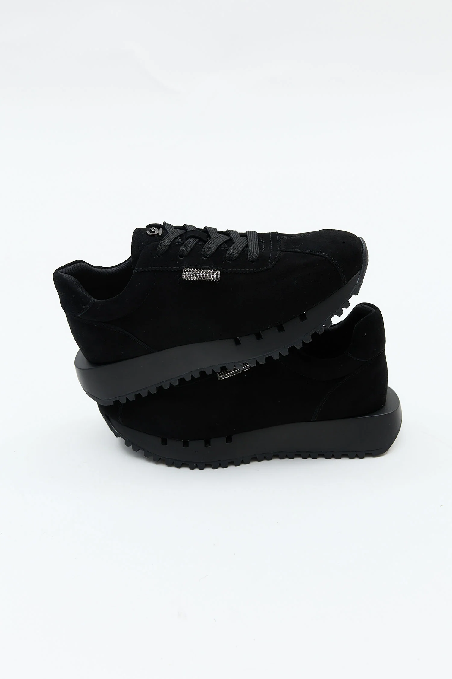 Roswyn Black - Image 3
