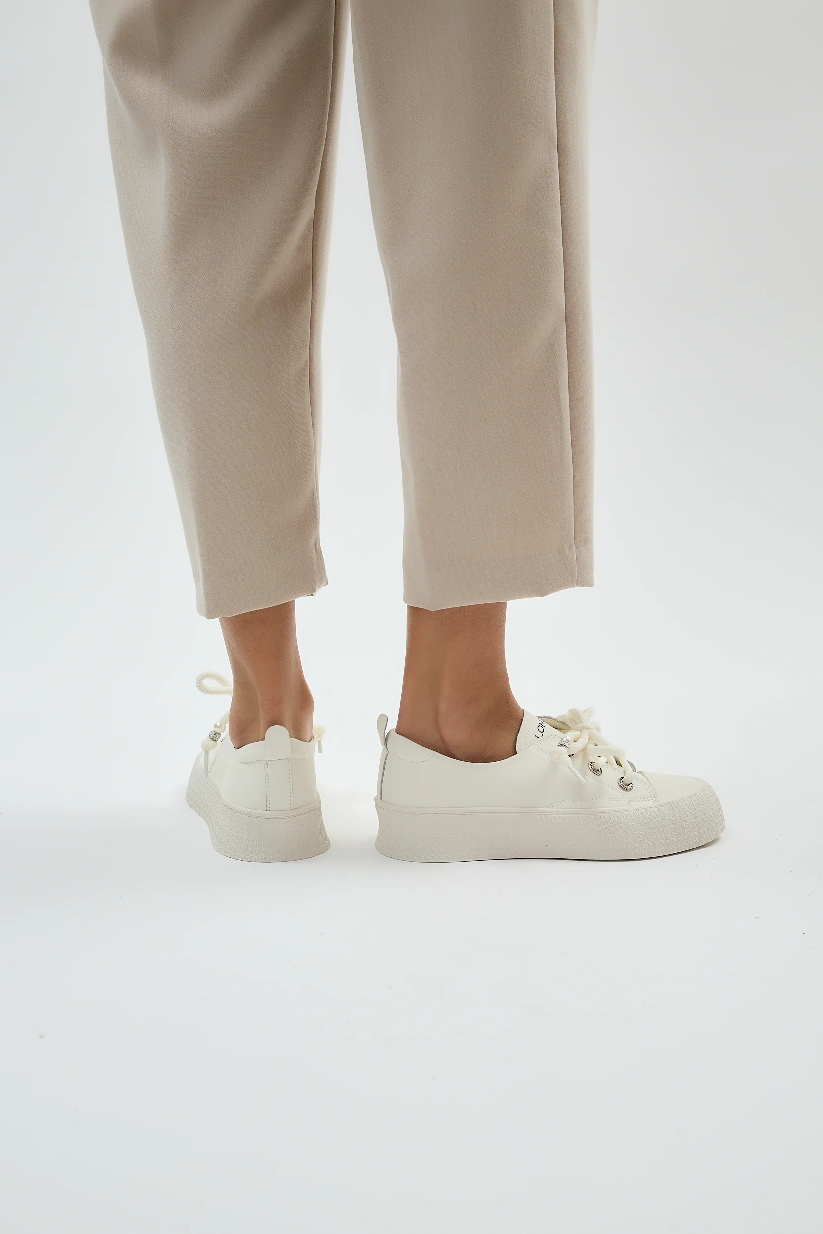 Sahale White - Image 16