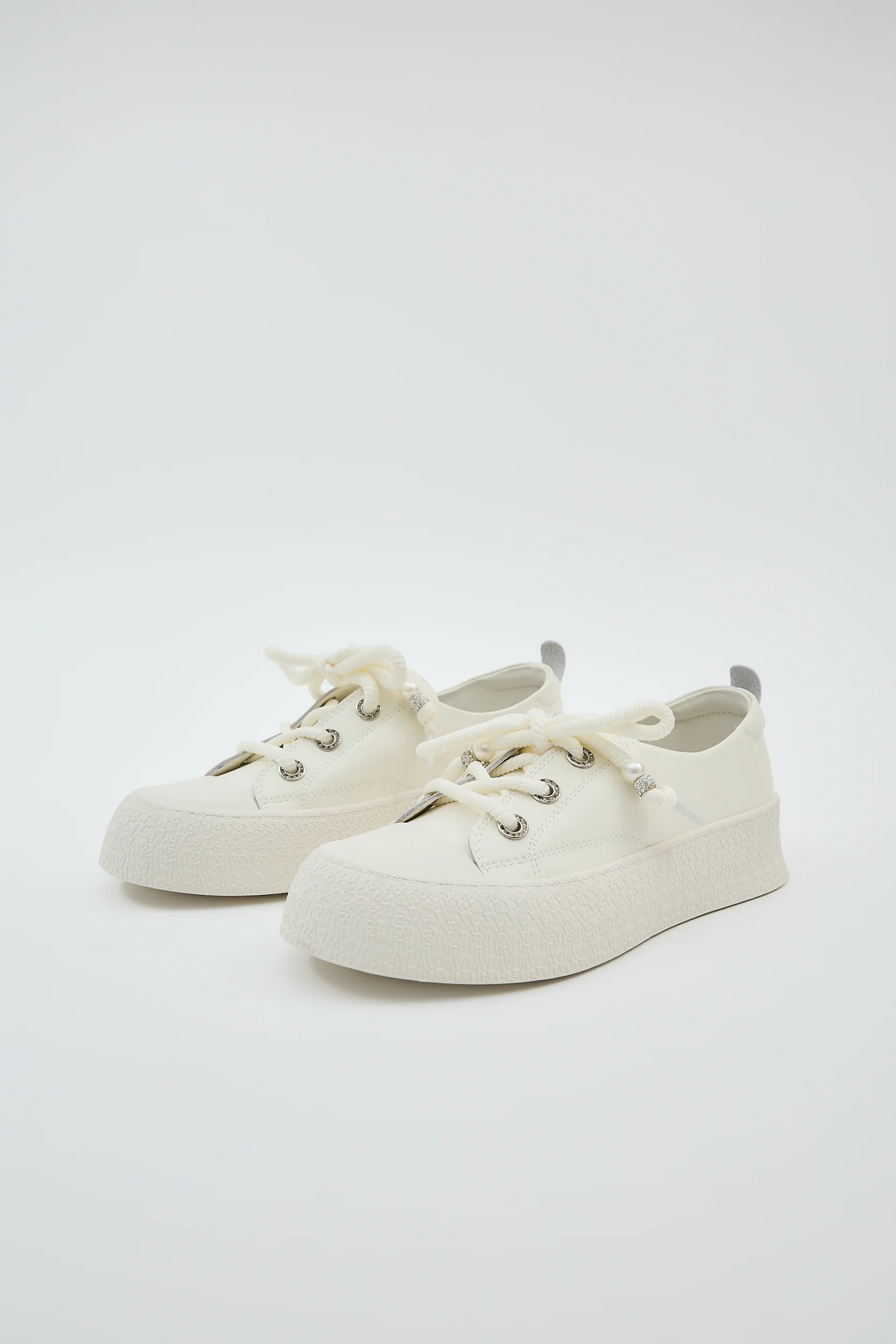 Sahale White - Image 3