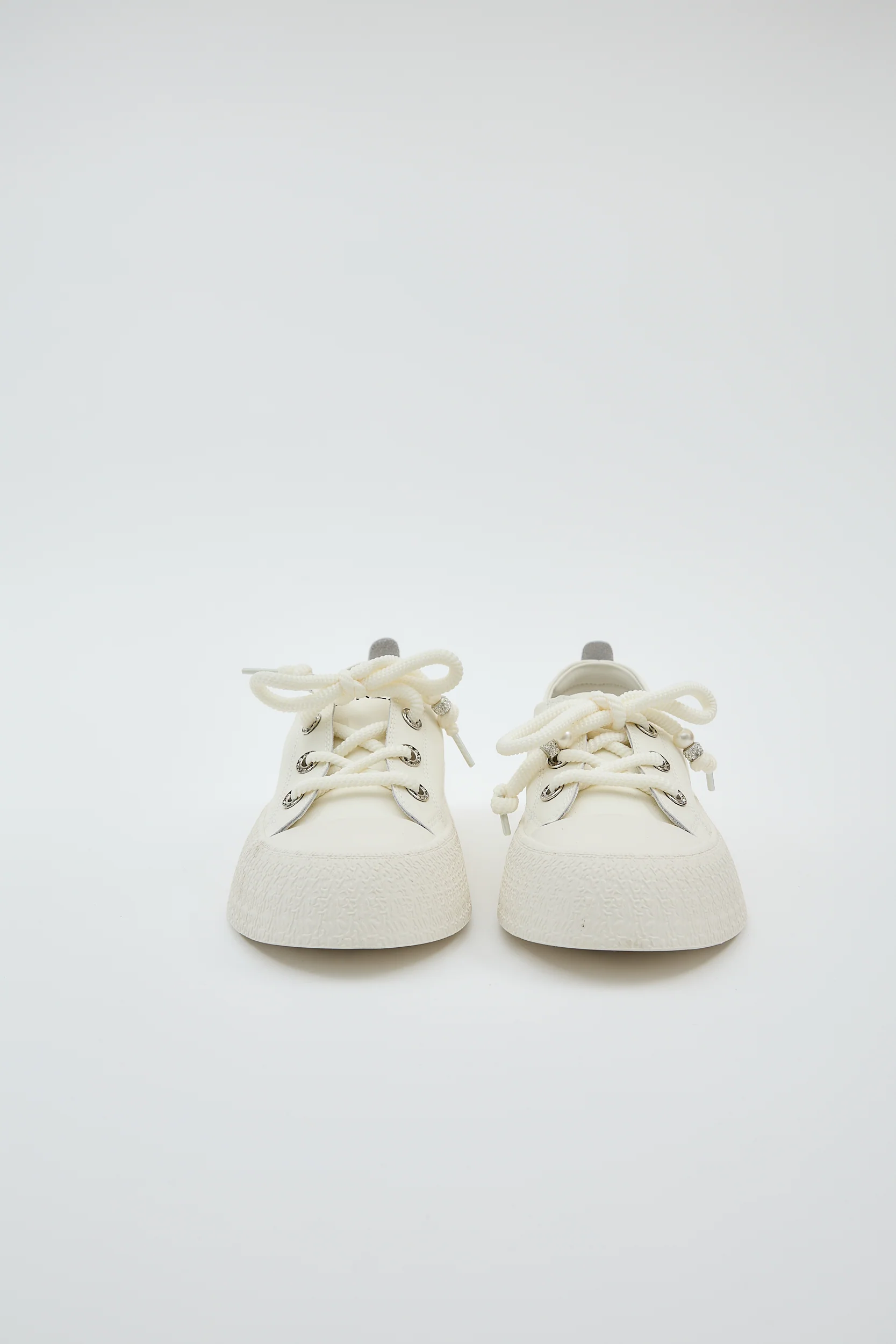 Sahale White - Image 4