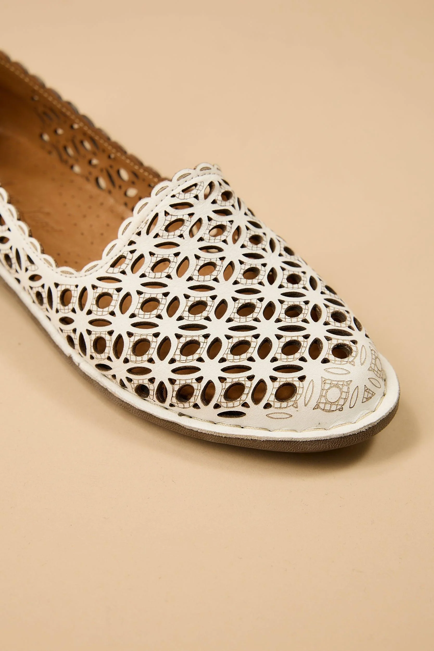 Serenade White - Image 10
