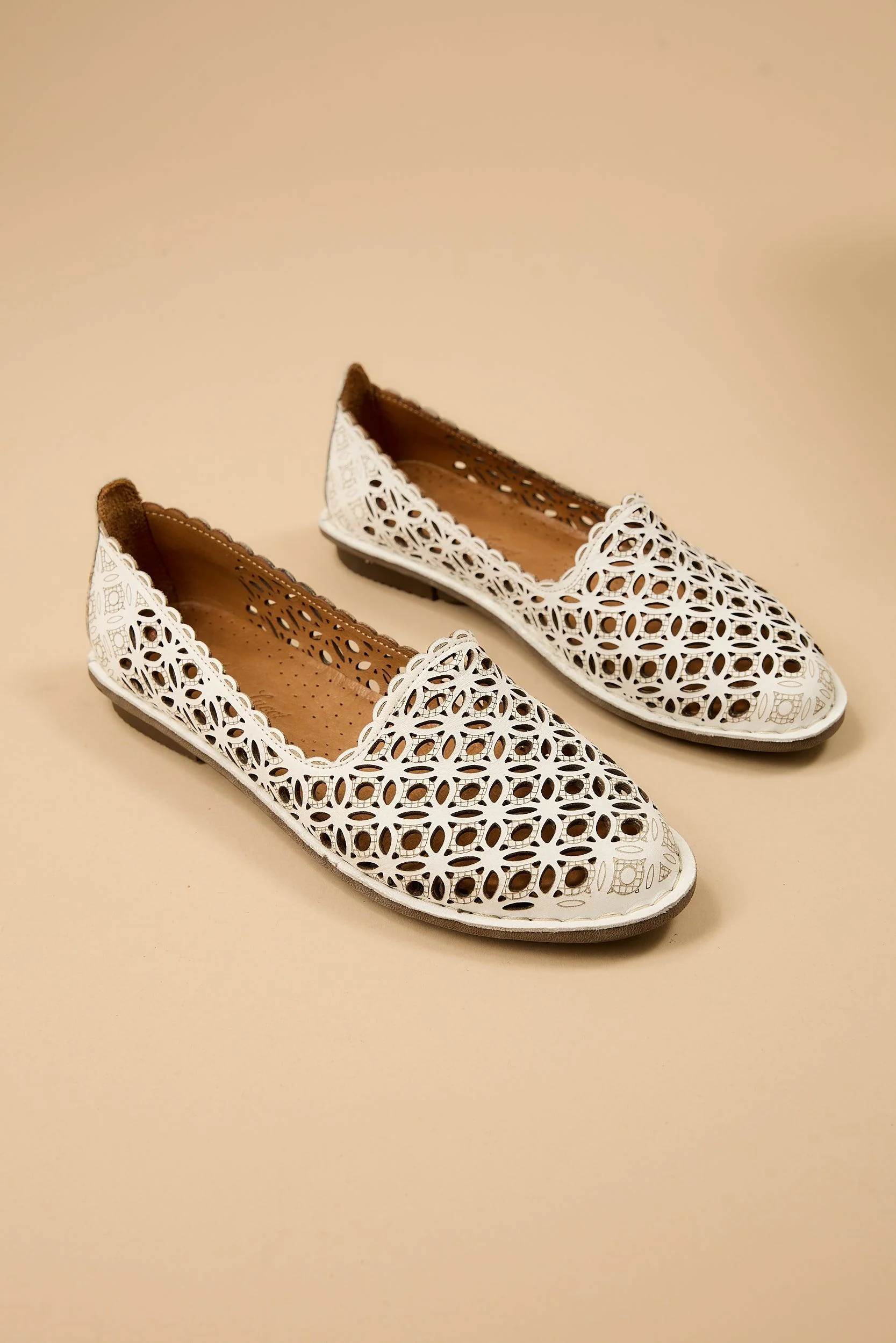 Serenade White - Image 12