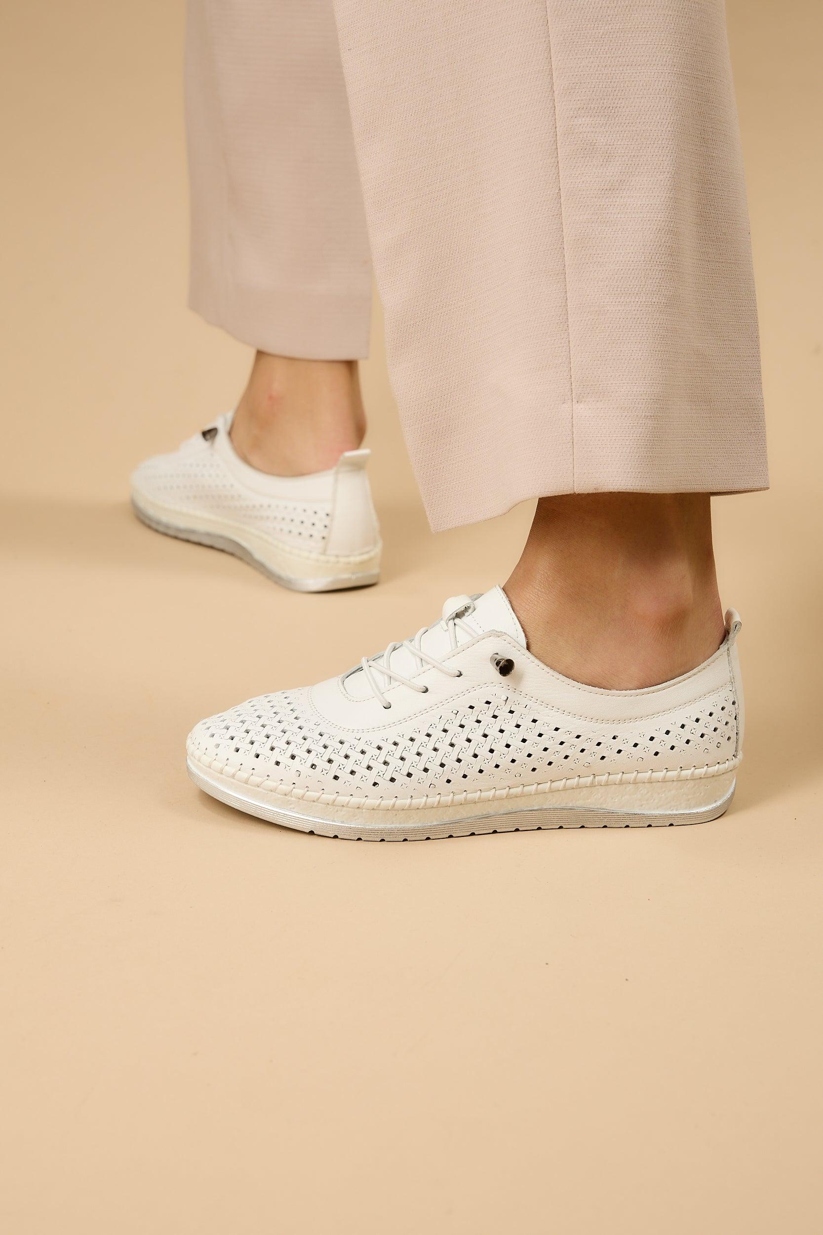 Shoella White - Image 5