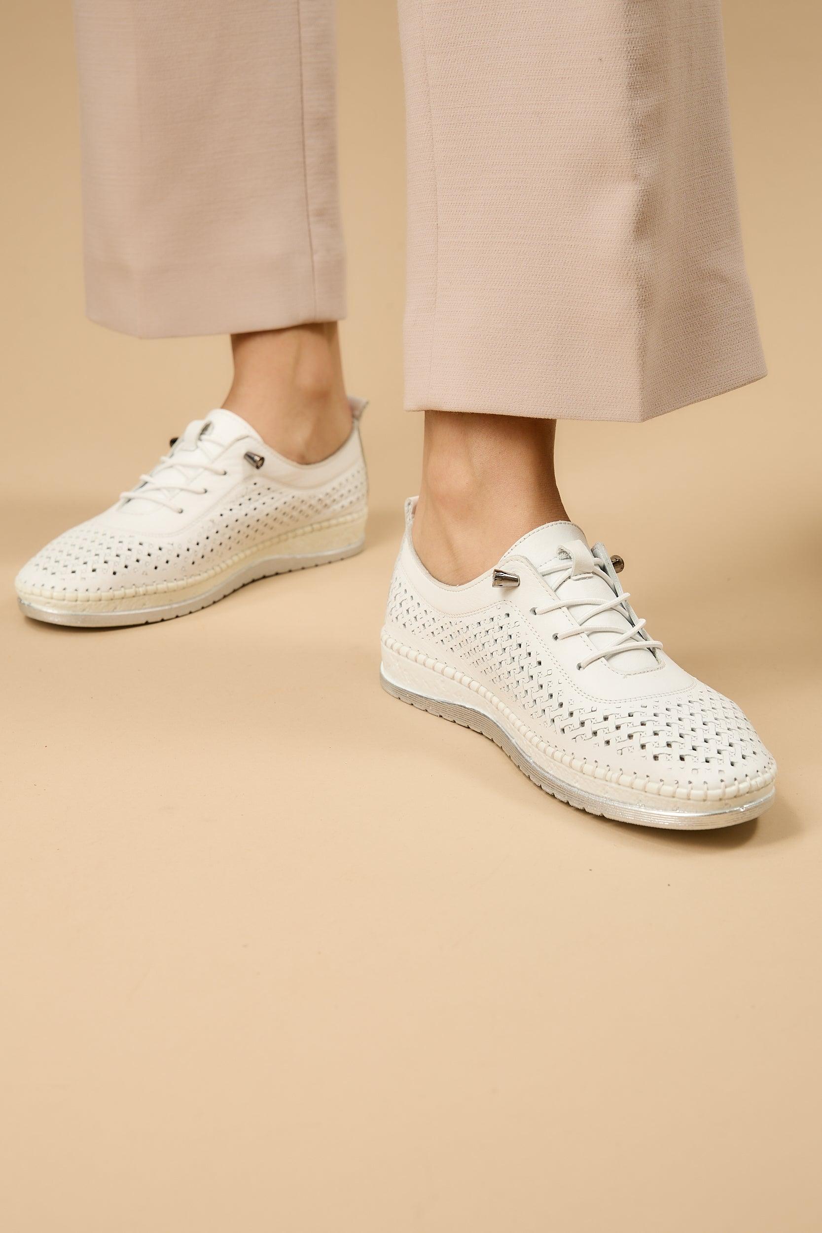 Shoella White - Image 6