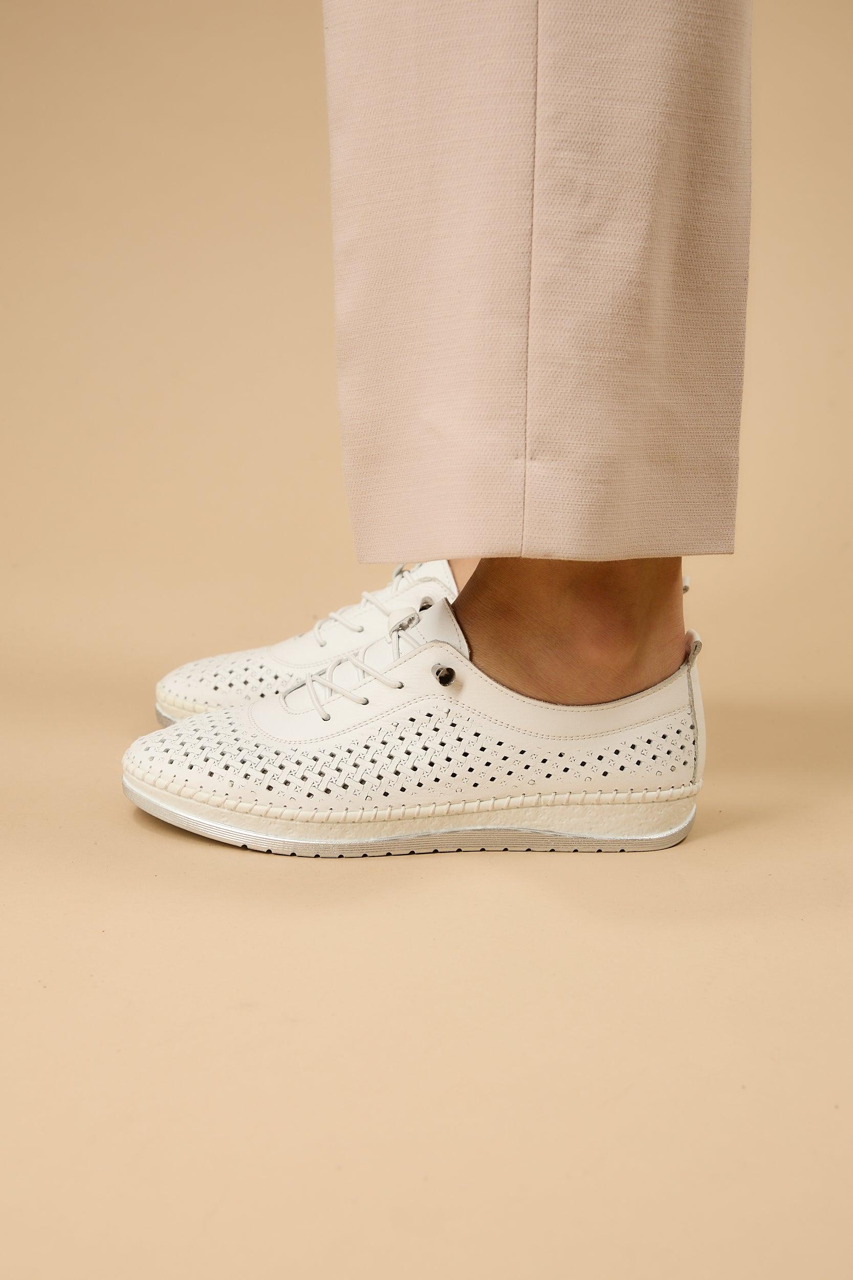 Shoella White - Image 7