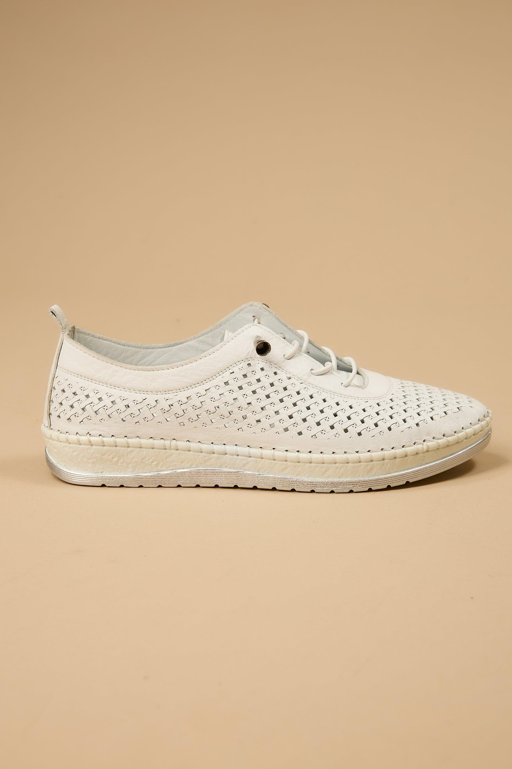 Shoella White - Image 8
