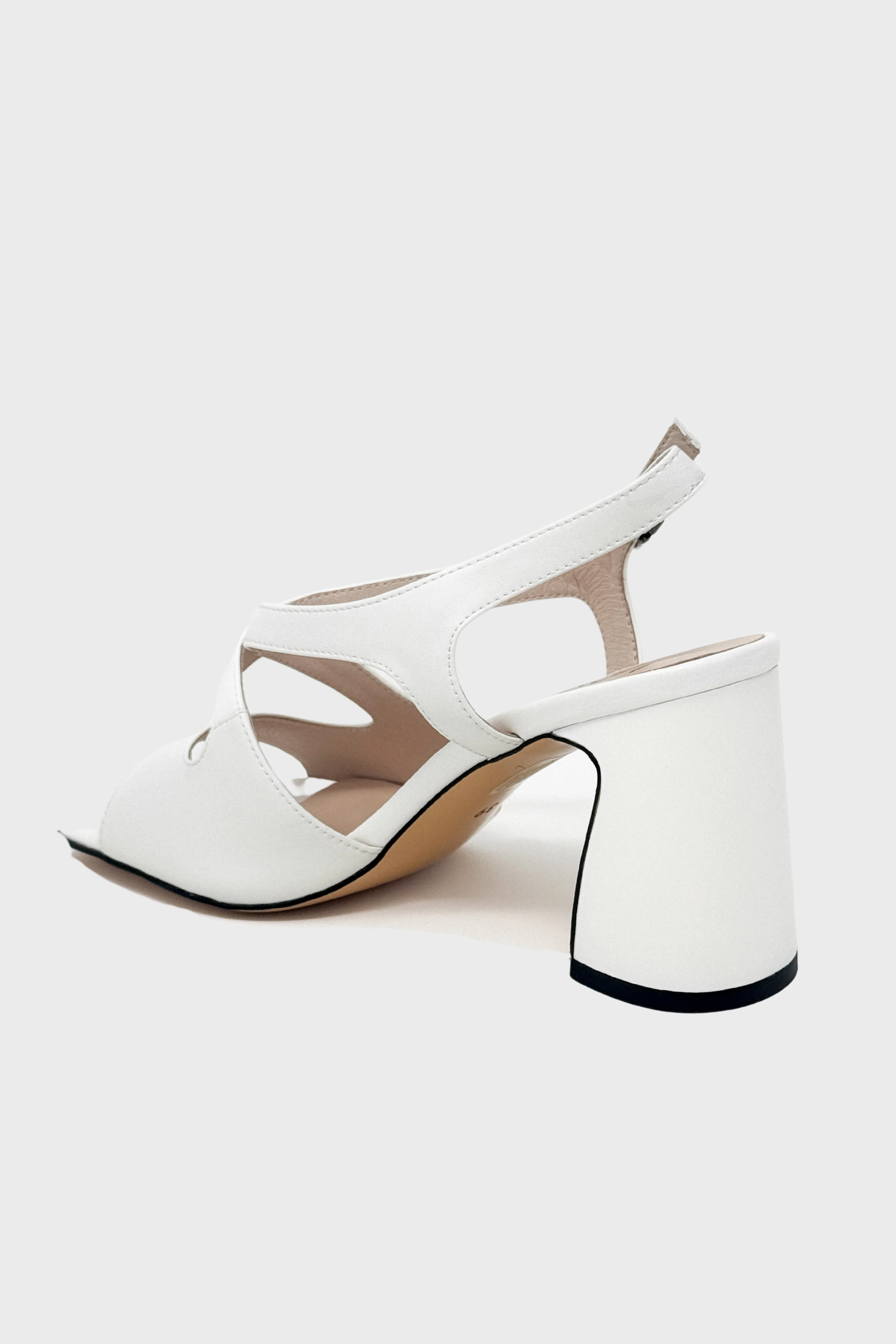 Silvia White - Image 9