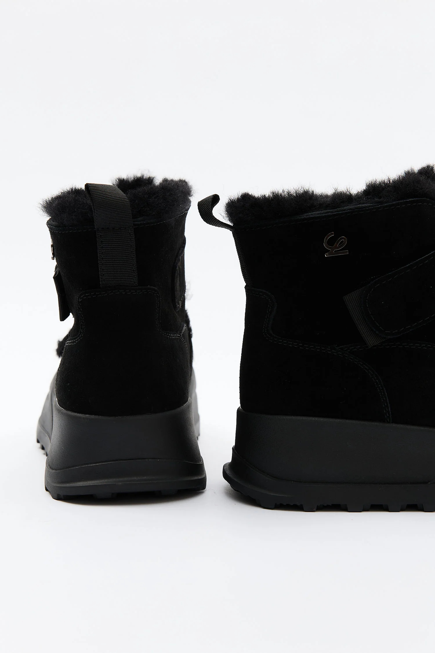 Temi Black - Image 4
