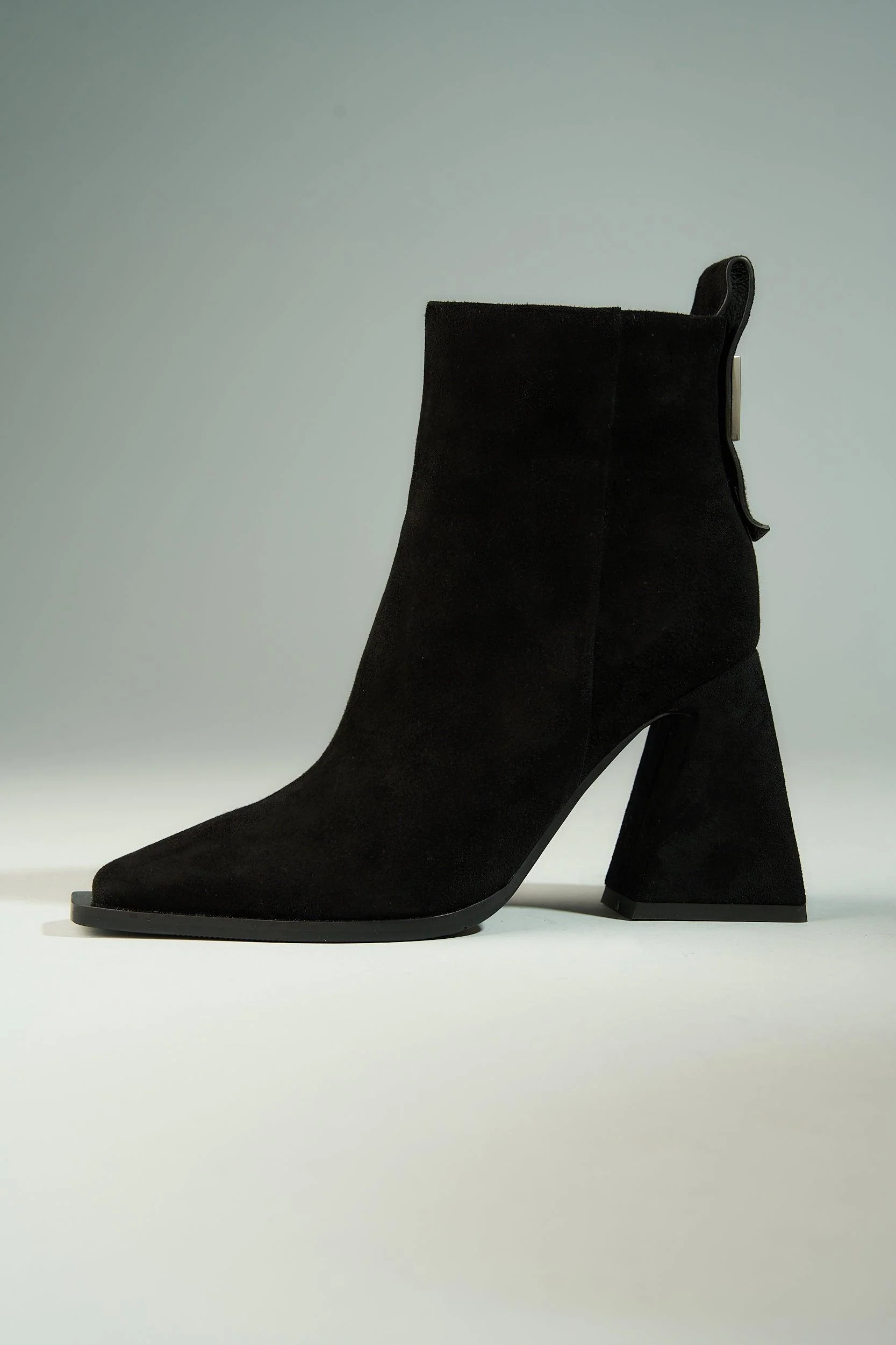 Vanessa Suede - Image 6