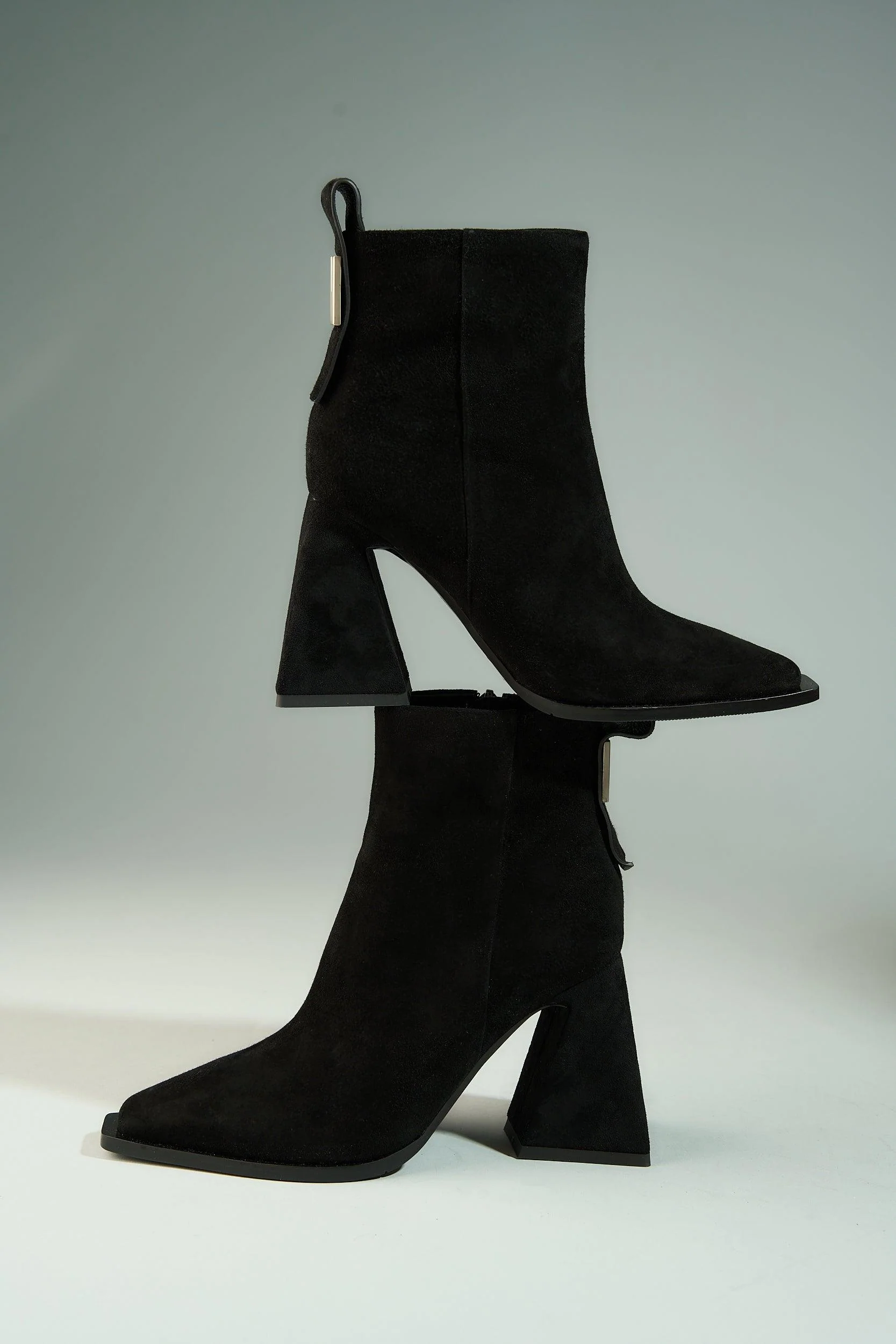 Vanessa Suede - Image 7