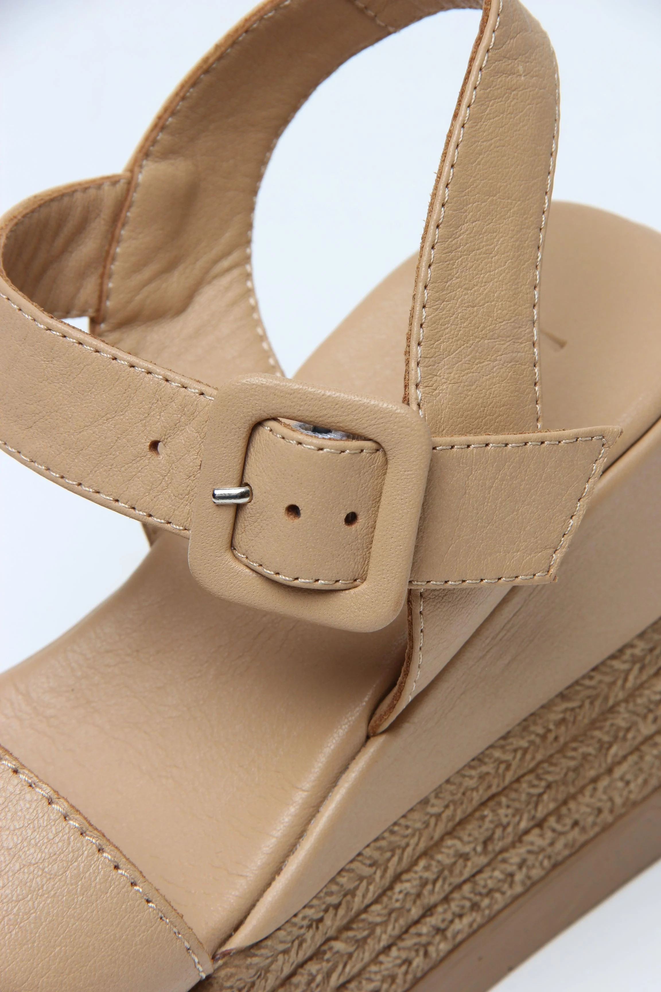 Venetia Beige - Image 9