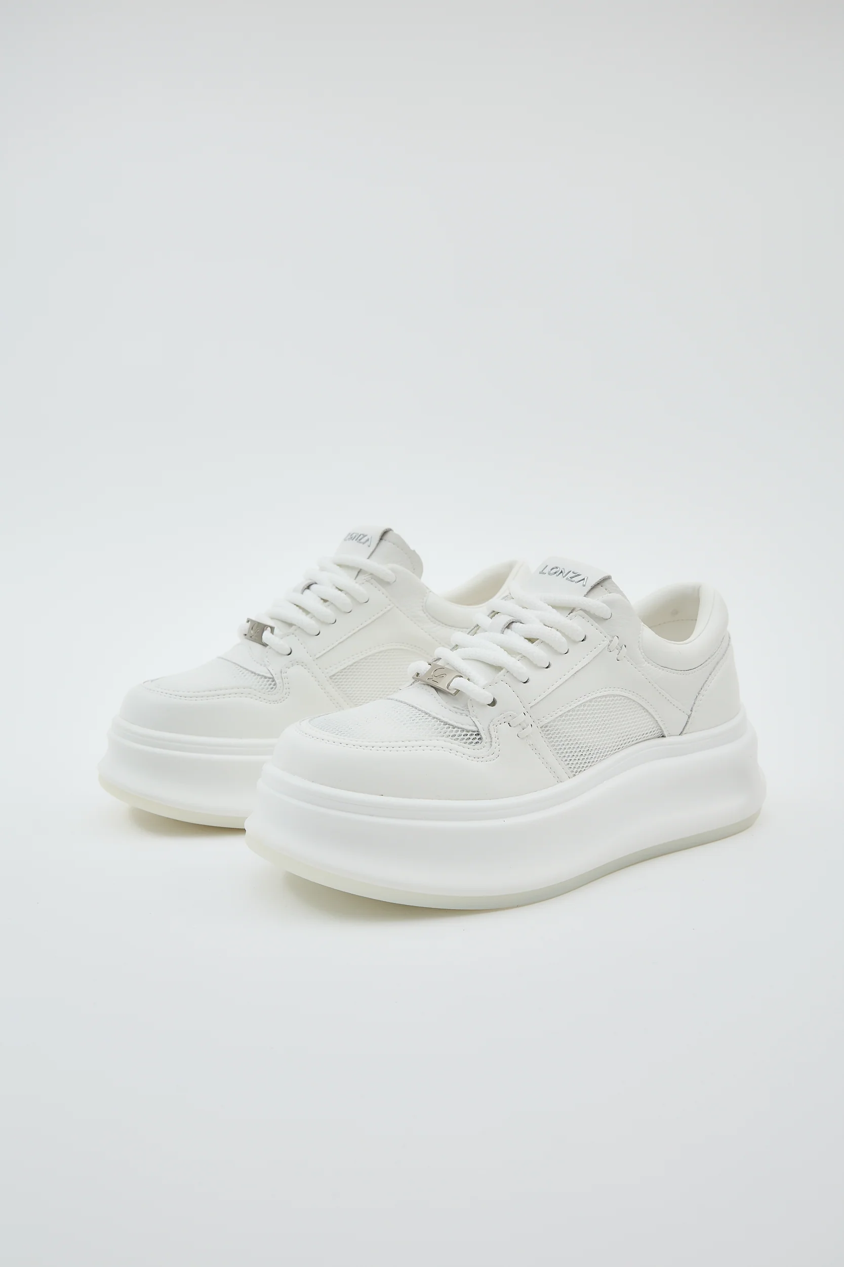 Zanda White - Image 3