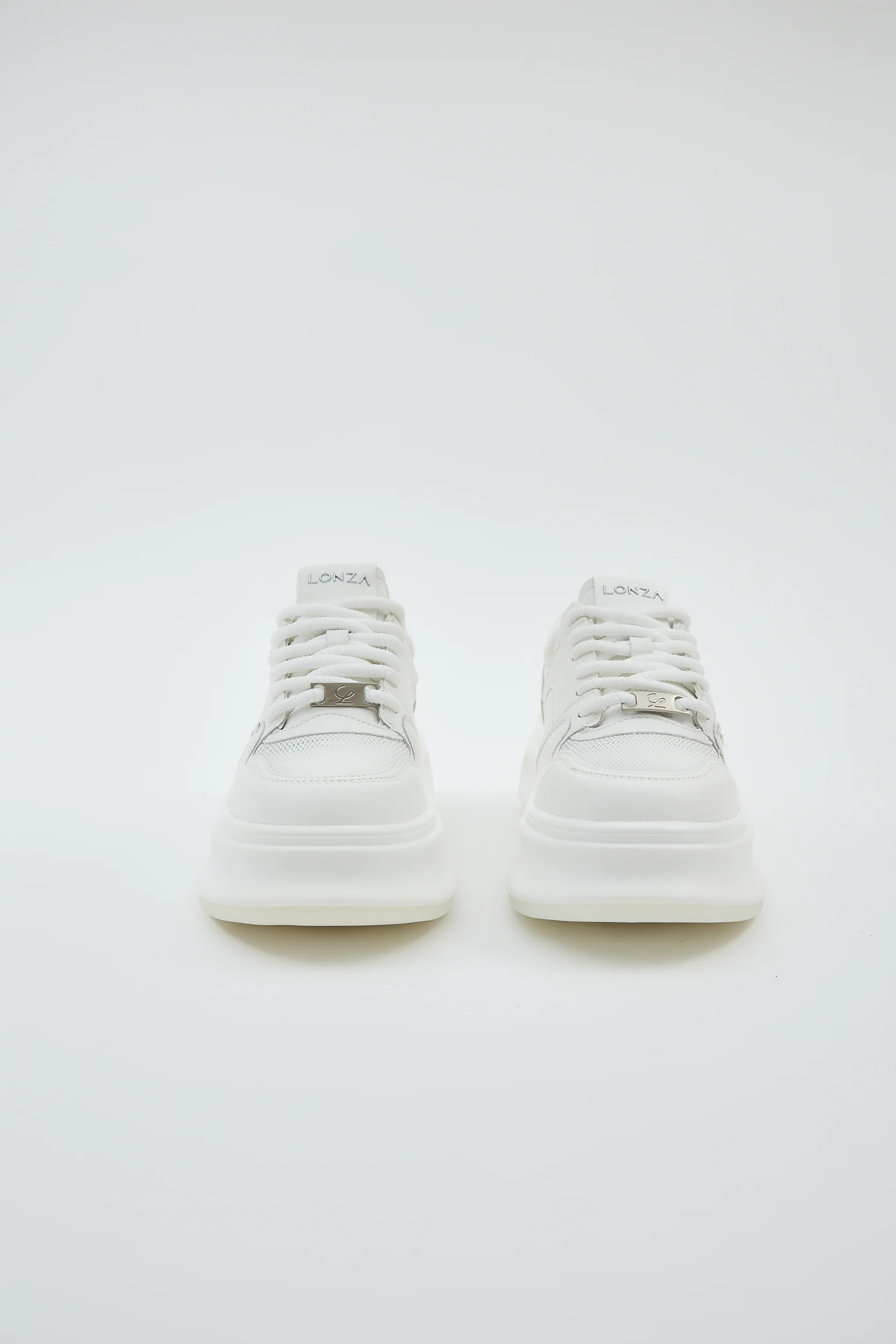Zanda White - Image 4