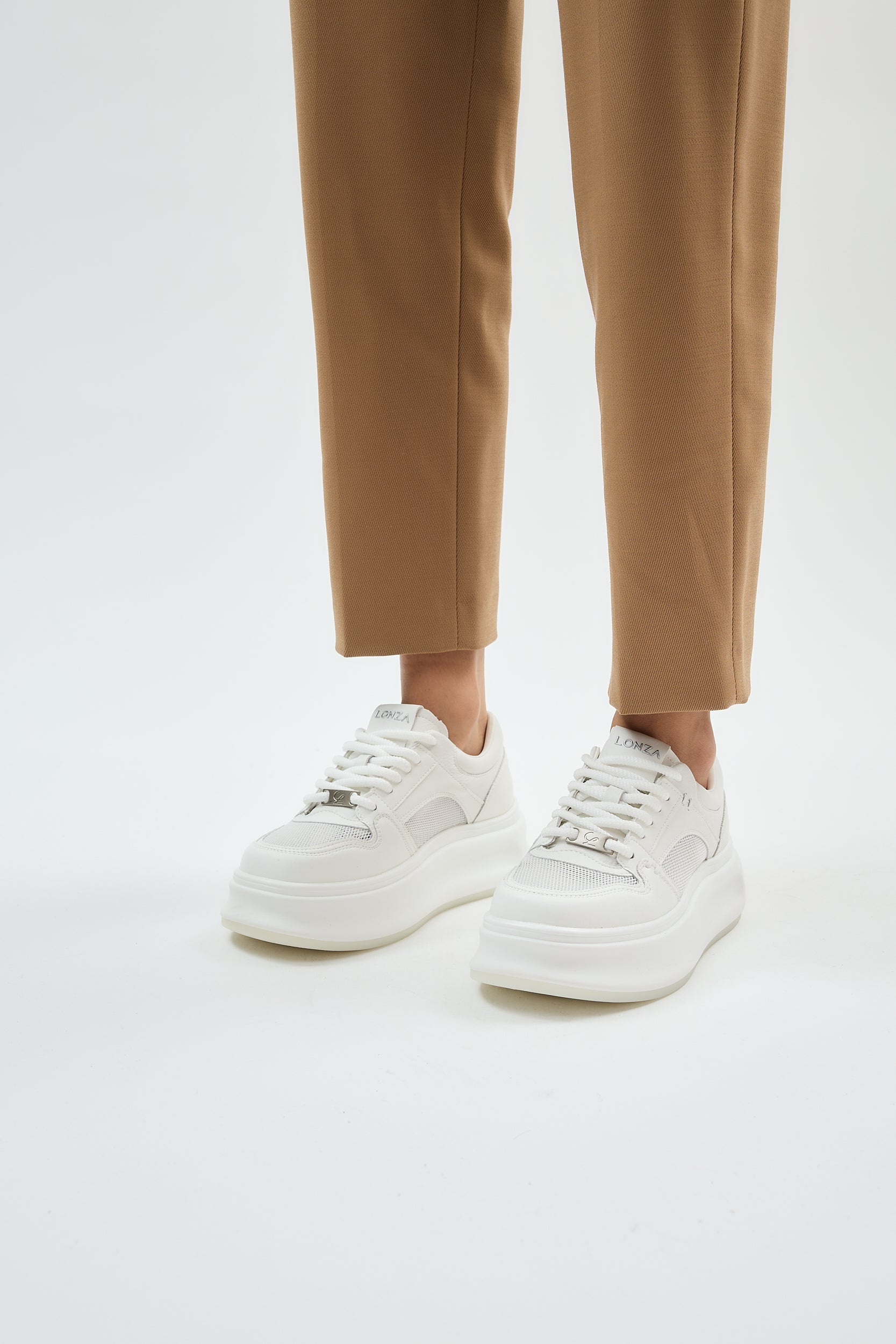 Zanda White - Image 6